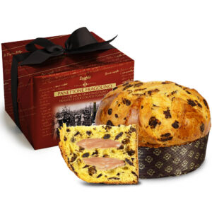 Panettone pyragas su Bottega Fragolino kremu, braškėmis ir juoduoju šokoladu